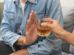 ¿Te despiertas con resaca? Qué hacer para aliviar los síntomas.