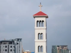 Nigeria evita la acción unilateral de Estados Unidos cooperando en ataques aéreos