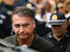 El expresidente brasileño Bolsonaro se sometió a una cirugía para curar el hipo, dice su esposa
