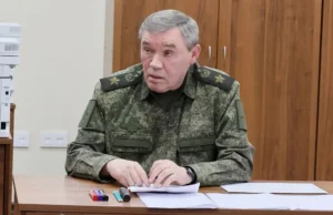 El máximo general de Rusia dice que el ejército está avanzando a lo largo de toda la línea del frente de Ucrania