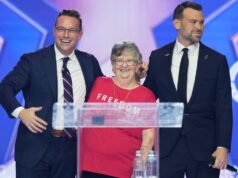 Empleado de Target honrado en AmericaFest después del incidente con la camiseta de Charlie Kirk