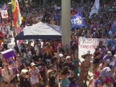 Una protesta contra el feminicidio reúne a manifestantes en Copacabana