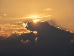 ¿Es normal sentir mucho calor incluso de noche? Vea consejos para refrescarse en vacaciones