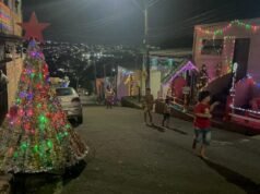 La calle de la región oriental de Manaos se ha convertido en una atracción con adornos navideños hechos por los vecinos