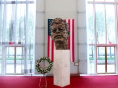 Concierto de jazz de Nochebuena en el Kennedy Center cancelado después de que se agregara el nombre de Trump al edificio